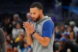 库里:这赛程简直疯狂&堪称史上最魔幻的开局 脖子被抓没啥感觉